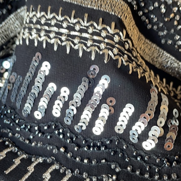 NWOT H&M women’s EMBELLISHED, SEQUINS, BEADED, EMBROIDERED MINI skirt, SIZE 10 - Picture 2 of 12